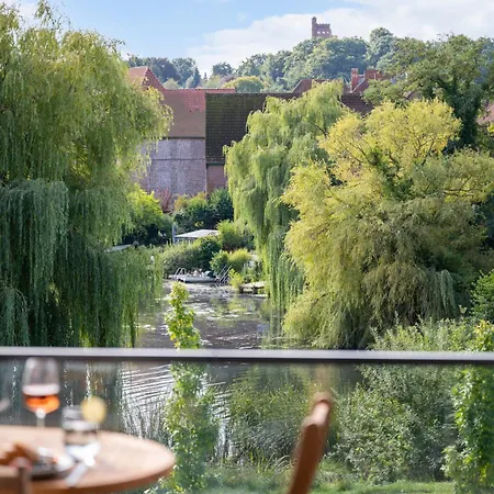 Maisuites Eisvogel - Zentrale Luxuswohnung Mit Direktem Seeblick I Bis 4 Personen I Premiumkueche I Boxspringbett I Kaffeevollautomat I Parkplatz I Barrierearm & Aufzug Mölln