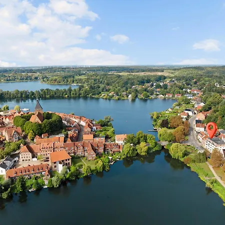 Maisuites Eisvogel - Zentrale Luxuswohnung Mit Direktem Seeblick I Bis 4 Personen I Premiumkueche I Boxspringbett I Kaffeevollautomat I Parkplatz I Barrierearm & Aufzug Apartmán Mölln