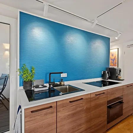 Maisuites Eisvogel - Zentrale Luxuswohnung Mit Direktem Seeblick I Bis 4 Personen I Premiumkueche I Boxspringbett I Kaffeevollautomat I Parkplatz I Barrierearm & Aufzug Apartmán Mölln