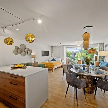 Maisuites Eisvogel - Zentrale Luxuswohnung Mit Direktem Seeblick I Bis 4 Personen I Premiumkueche I Boxspringbett I Kaffeevollautomat I Parkplatz I Barrierearm & Aufzug Mölln