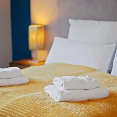 Maisuites Eisvogel - Zentrale Luxuswohnung Mit Direktem Seeblick I Bis 4 Personen I Premiumkueche I Boxspringbett I Kaffeevollautomat I Parkplatz I Barrierearm & Aufzug