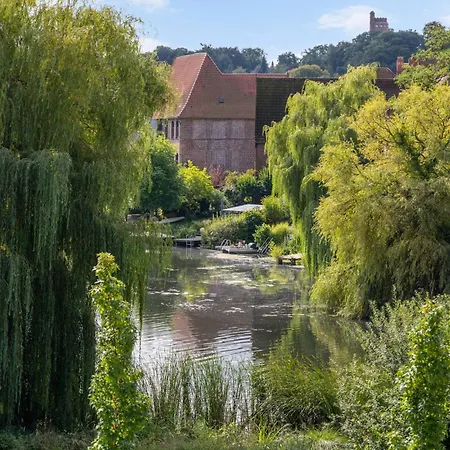 Maisuites Eisvogel - Zentrale Luxuswohnung Mit Direktem Seeblick I Bis 4 Personen I Premiumkueche I Boxspringbett I Kaffeevollautomat I Parkplatz I Barrierearm & Aufzug Mölln