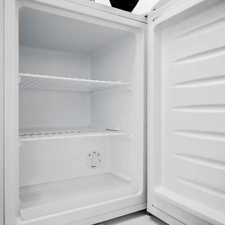 Maisuites Eisvogel - Zentrale Luxuswohnung Mit Direktem Seeblick I Bis 4 Personen I Premiumkueche I Boxspringbett I Kaffeevollautomat I Parkplatz I Barrierearm & Aufzug Mölln