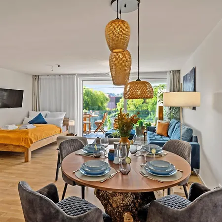 Maisuites Eisvogel - Zentrale Luxuswohnung Mit Direktem Seeblick I Bis 4 Personen I Premiumkueche I Boxspringbett I Kaffeevollautomat I Parkplatz I Barrierearm & Aufzug * Mölln